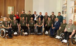Erhürman, Vakıflar Tekerlekli Sandalye Basketbol Takımı’nı kabul etti
