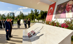 RTÜK Başkanı Mehmet Daniş, Küçük ve Denktaş’ın anıt mezarlarını ziyaret etti