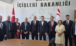 Oğuz, bakanlık merkezinde ve bağlı dairelerde görev yapan personelle bayramlaştı