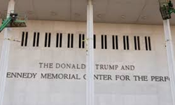 Trump'ın adı mahkeme kararıyla Washington'daki sanat merkezinden çıkarıldı
