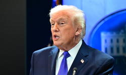 Trump, İran'a saldırıları sadece "bir süreliğine" ertelediğini belirtti
