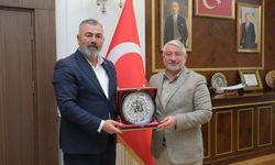 BAŞKAN BEBEK’TEN ÇORUM BELEDİYE BAŞKANI DR. HALİL İBRAHİM AŞGIN’A ZİYARET