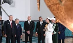 Erhürman, Aliyev ve Erdoğan tarihi camiyi birlikte gezdi