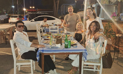 Işın Karaca ve Şeniz Hanım Gilanlı Köy Meyhanesi’nde Geceye Renk Kattı