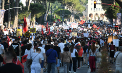 Arnavutluk’ta turizm projesine protesto