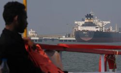 Suudi Arabistan ve İran petrolü taşıyan tankerler Hürmüz Boğazı'ndan geçti