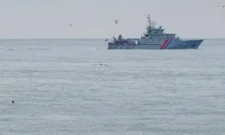 Rus savaş gemisi İngiliz yatına uyarı ateşi açtı