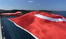 15 Temmuz’un 10’uncu yılı için Şehitler Köprüsü’ne Türk bayrağı asıldı