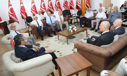 Başbakan Üstel, Kıbrıs TMT Mücahitler Derneği'ni ziyaret etti