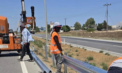 Arıklı, Lefkoşa-Güzelyurt ana yolundaki korkulukları inceledi: Daha güvenli hale gelecek
