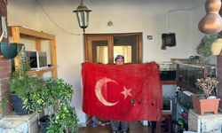 Mehmetçiğin Bayrağını 36 Yıldır Saklıyor