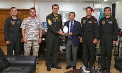 Dışişleri Bakanı Ertuğruloğlu, SOLOTÜRK pilotlarını kabul etti
