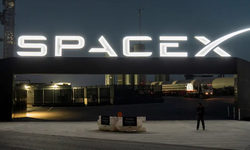 SpaceX ortaklarından sıra dışı talep: "Roketi pembeye boyayabilir miyiz?"