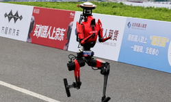 Çin'de insansı robot 100 metreyi Usain Bolt'tan daha hızlı koştu