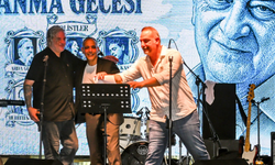 Erdinç Gündüz, adını taşıyan meydanda Sıla 4 şarkılarıyla anıldı