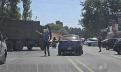 Çöp kamyonu Salamis Ana Yolu’nda arızalandı