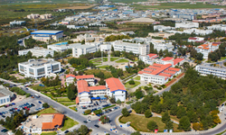 DAÜ, TC vatandaşı öğrencilere geniş kapsamlı burs ve indirim olanakları sundu