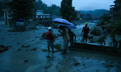 Nepal'deki sel felaketinde sınırın Çin tarafında hayatını kaybedenlerin sayısı 5'e çıktı