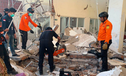 Endonezya’da 7,7’lik Deprem de en Az 51 Can Kaybı