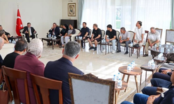 Cevdet Yılmaz, kayıp yakınlarıyla bir araya geldi: Ailelerimizin yanında olmaya devam edeceğiz