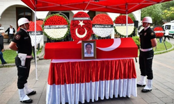 Trafik kazasına müdahale ederken şehit olan polis memuru Sarıyalçınkaya son yolculuğuna uğurlandı