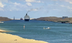 Mısır, Süveyş Kanalı'nın 'güvenli' olduğunu ve deniz trafiğinin normal şekilde işlediğini açıkladı.