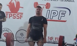 Milli sporcu Hüsnü Batıkan, İzmir’deki Ultimate Deadlift Şampiyonası’nda şampiyon oldu