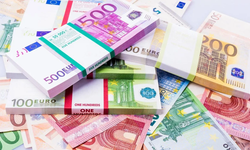 Sterlin 65,25 TL, euro 56,05 TL, dolar 48,80 TL’den işlem görüyor