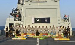Pakistan donanması, Umman Denizi'nde 2 bin 800 kilogramdan fazla uyuşturucu ele geçirdi