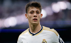 Real Madrid'de eylül ayının oyuncusu seçilen Arda Güler, ödülünü aldı