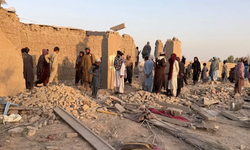 Pakistan Afganistan'a hava saldırıları düzenledi