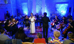LEFKOŞA BELEDİYE ORKESTRASI VE GİGİ’DEN UNUTULMAZ KONSER
