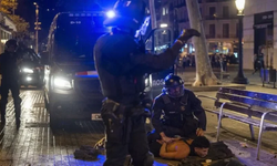 BARSELONA’DA PROTESTOLAR ŞİDDETE DÖNÜŞTÜ: 128 GÖZALTI, 15 POLİS YARALI