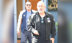 İKİ DOST YENİDEN YAN YANA