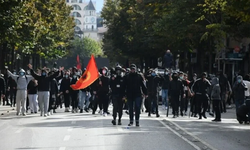 Arnavutluk’ta öğrenciler talepleri için protestolarını sürdürüyor