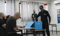 İsrail’de seçim sayımında son aşama: Çift zarf oyları bekleniyor