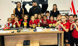 Serdarlı İlkokulu öğrencilerinden mama bağışı
