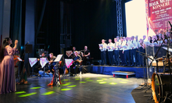 LBO Halk Müziği Korosu konser verdi