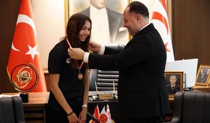 Cumhuriyet Meclisi Başkanı Öztürkler, atlet Ada Kafa’yı kabul etti