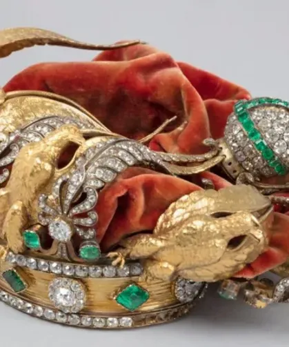 Louvre Müzesi, soygunda düşürülen tacı ilk kez paylaştı