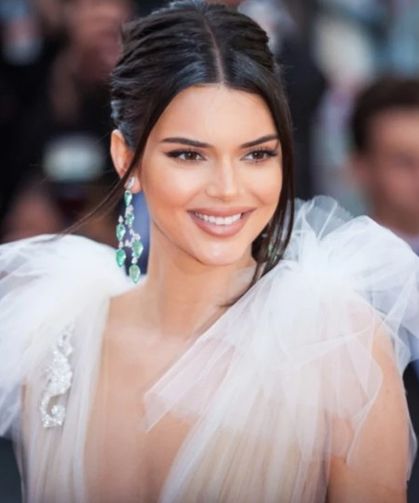 Kendall Jenner’dan Kürk Mantolu Madonna sürprizi