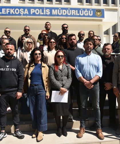KTOEÖS Lefkoşa Polis Müdürlüğü önünde basın açıklaması yaptı