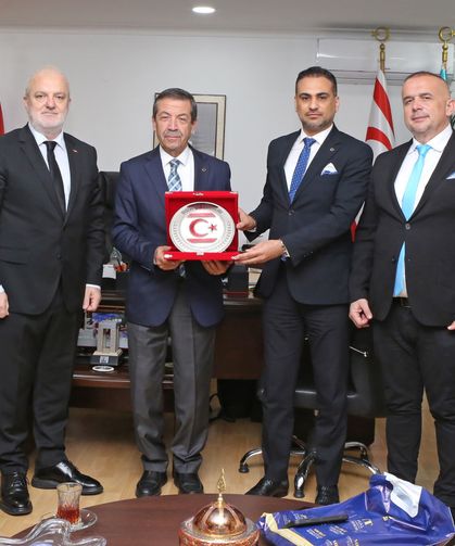 Dışişleri Bakanı Ertuğruloğlu, USKAİD heyetini kabul etti