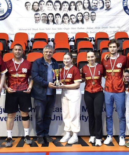 DAÜ şampiyon meleklerin anısını sahada yaşattı