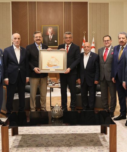 Erhürman, Türkiye Odalar ve Borsalar Birliği Başkanı Rifat Hisarcıklıoğlu ve beraberindeki heyeti kabul etti