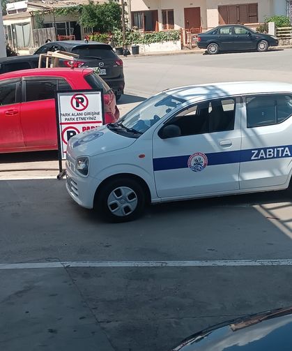 GAZİMAĞUSA’DA BELEDİYE TRAFİK ZABITALARINA TEPKİ