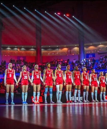 Başbakan Ünal Üstel’den Filenin Sultanları’na tebrik mesajı