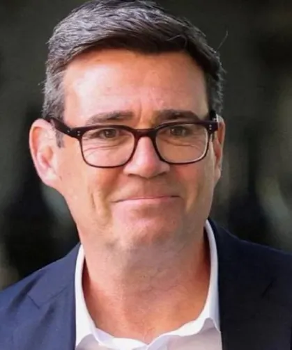 İngiltere'nin yeni Başbakanı Andy Burnham oldu