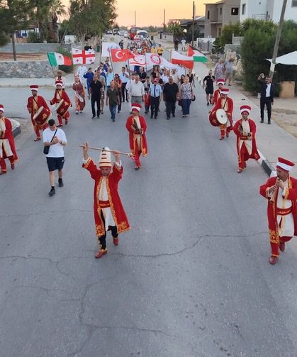 9. Uluslararası Beyarmudu Halk Dansları Festivali Kortejlerle Başladı