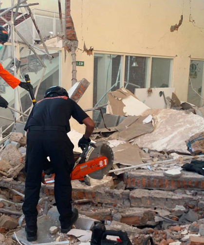 Endonezya’da 7,7’lik Deprem de en Az 51 Can Kaybı